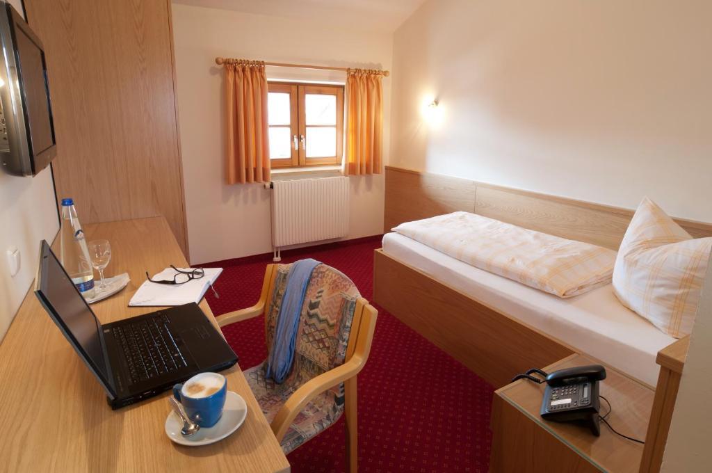 Hotel Gasthof Zur Post Bad Wiessee Room photo